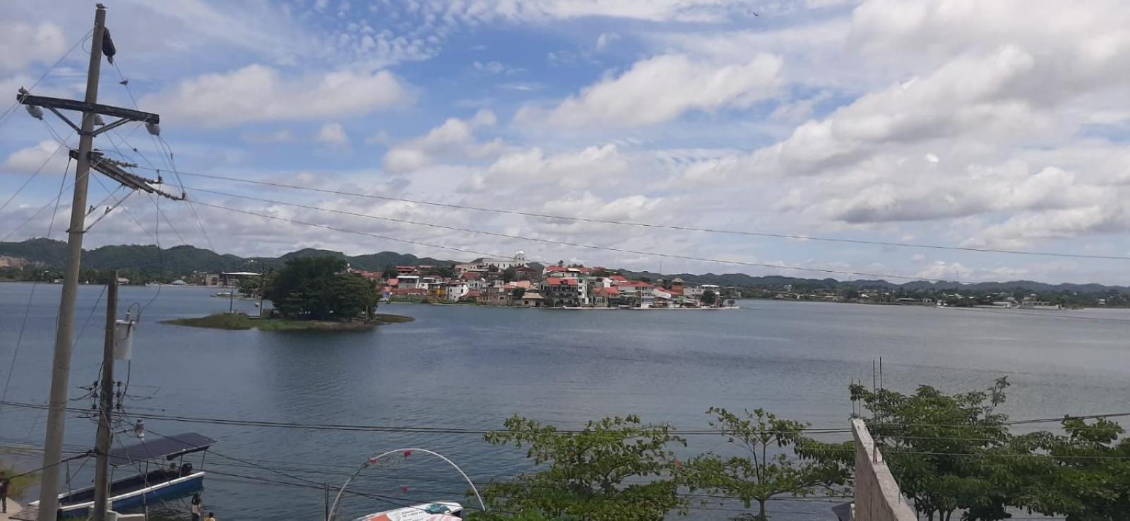Casa Zoila Hospedaje Frente Al Lago Lakefront Lodging Διαμέρισμα Flores Εξωτερικό φωτογραφία